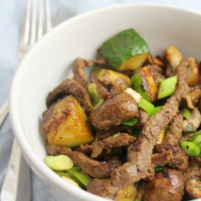 Steak with zucchini, mushrooms and green onions.