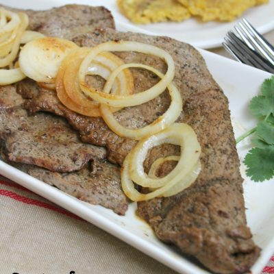 Bistec encebollado ( Beef with onions)