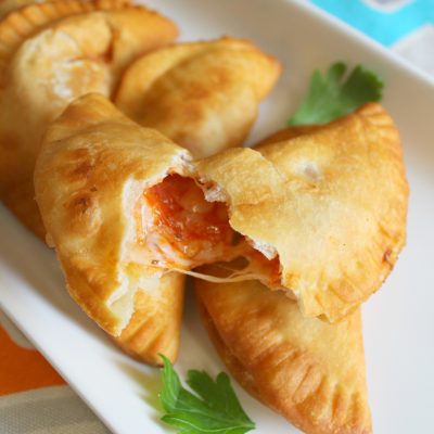 Easy Recipe: Empanadas de Pizza (pizza turnovers)