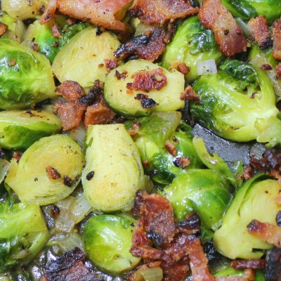 Brussels sprouts with bacon, garlic and caramelized shallots (Edited)