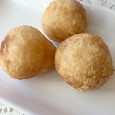 cassava stuffed with cheese (bollitos de yuca)