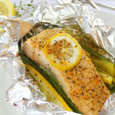 Salmon and vegetables baked in foil